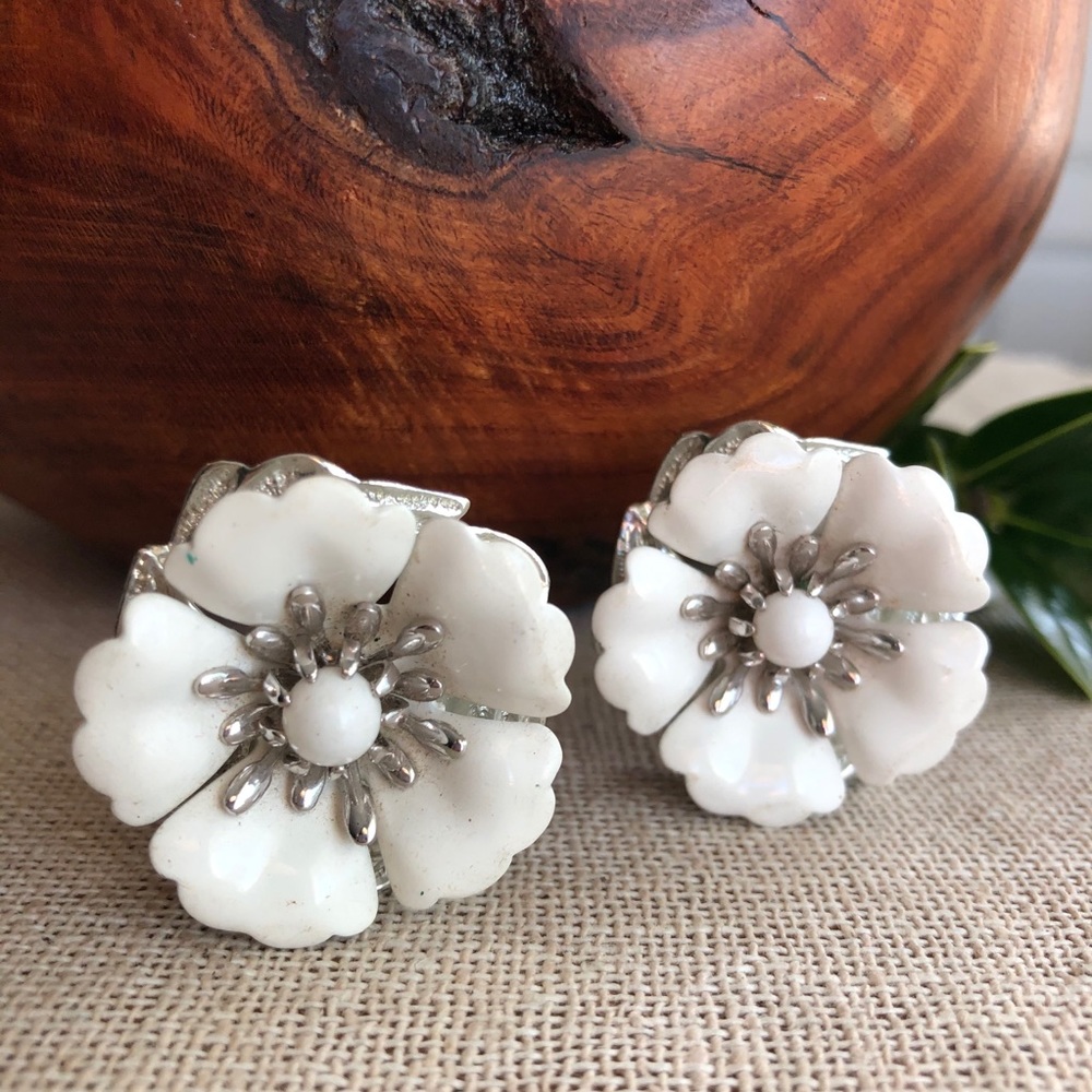 White Floral Clip-On Earrings - Classic Bloom Style